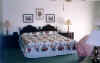 bedroom.jpg (36780 bytes)